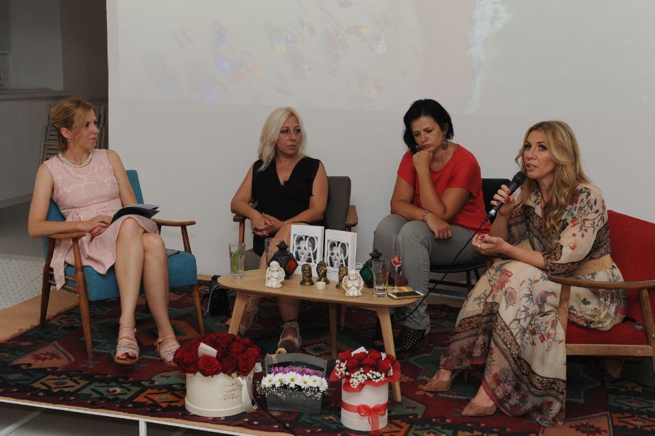 Četiri Boginje na promociji - Balaban Goga, Vesna Ivancev, Svetlana Dragutinovic, Milica Kljajic (sa desna na levo)